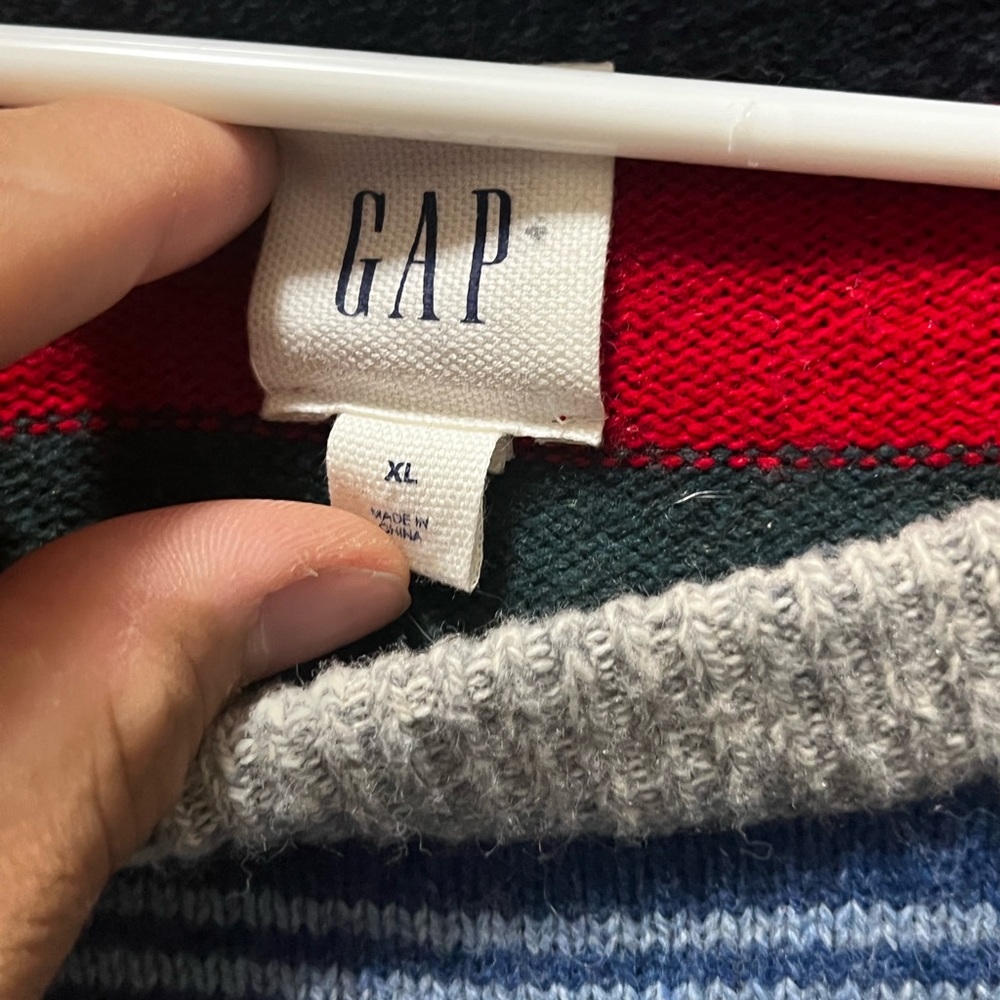 Gap sweater